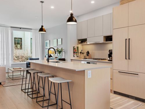 31-528 E 2nd St, North Vancouver, BC, V7L0G8 | Card Image