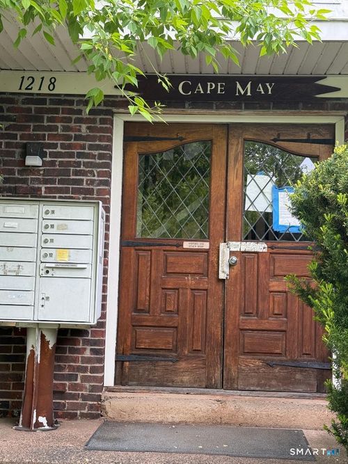 a-1218 Middle Tpke W, Manchester, CT, 06040-7947 | Card Image