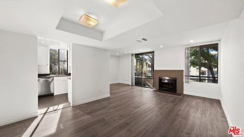 105-1950 Rodney Dr, Los Angeles, CA, 90027-3148 | Card Image