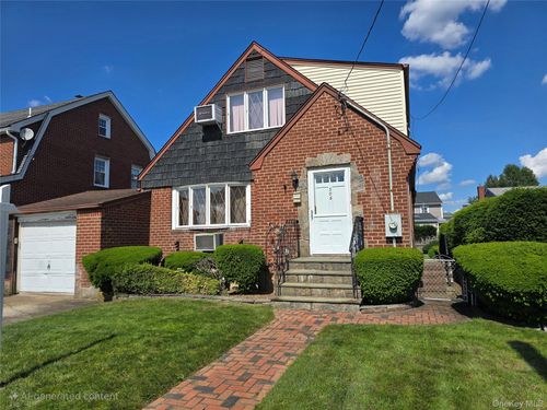 306 Covert Ave, New Hyde Park, NY, 11040-5437 | Card Image