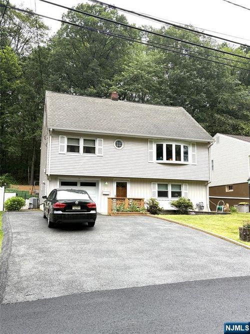 158 Woodhaven Dr, Wayne, NJ, 07470-5100 | Card Image