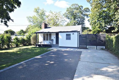 30 3rd Ave, Huntington Station, NY, 11746-1637 | Card Image