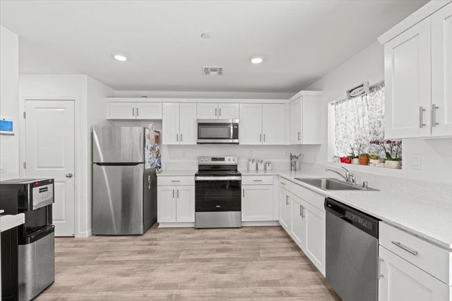 454 Half Dome Dr, House other with 3 bedrooms, 3 bathrooms and null parking in Manteca CA | Image 6