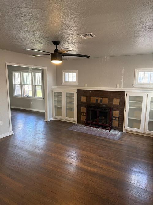 828 S 16th St, Chickasha, OK, 73018-3939 | Card Image