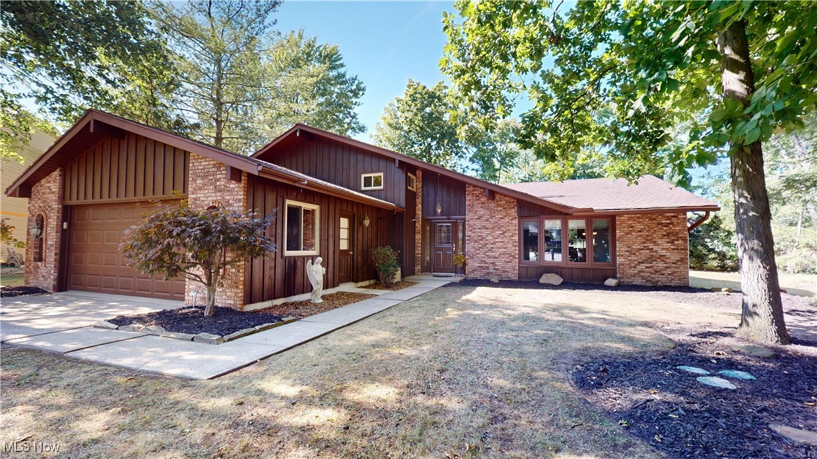 Fawn Cir, Strongsville, OH 44136