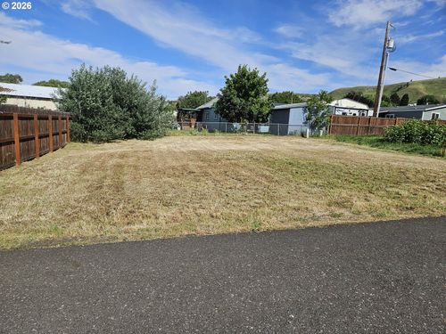 3-0 E 12th St, The Dalles, OR, 97058 | Card Image