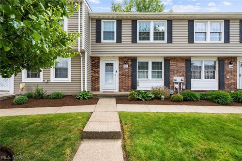7390 Willow Run Dr, Mentor, OH, 44060-3530 | Card Image