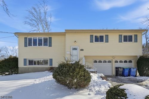 9 Atlantic Rd, Somerset, NJ, 08873-1701 | Card Image