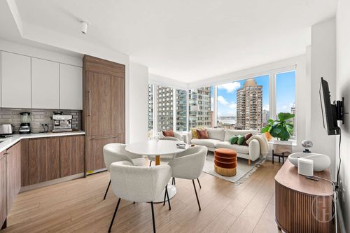 2709-550 10th Ave, New York, NY, 10018-0826 | Card Image