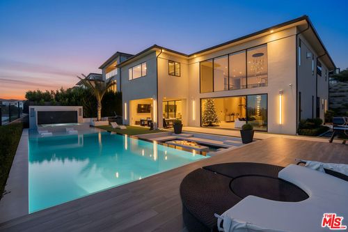 20306 W Willoughby Ln, Porter Ranch, CA, 91326-4986 | Card Image