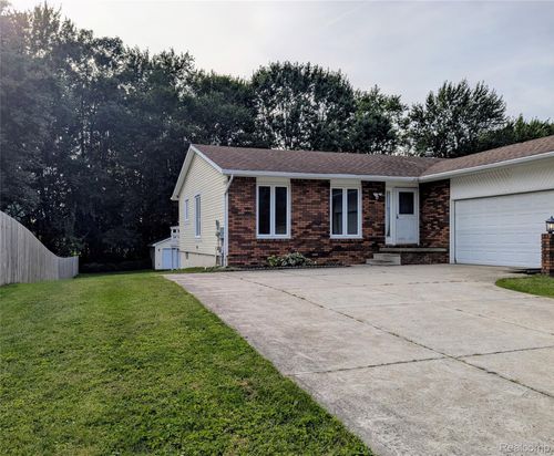 270 W Winds Dr, Almont, MI, 48003-8927 | Card Image