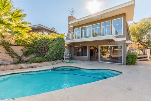 754 Vegas Valley Dr, Las Vegas, NV, 89109-1529 | Card Image