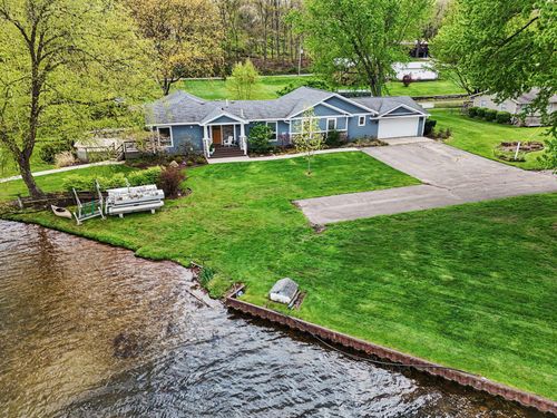 12417 Sunset Dr, Three Rivers, MI, 49093-9580 | Card Image