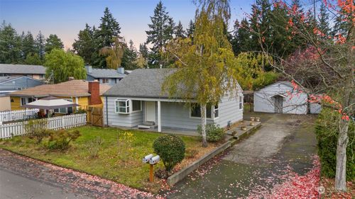 14516 Dayton Avenue N, Shoreline, WA, 98133 | Card Image