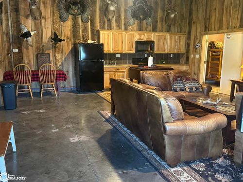 206 W Main St, Exline, IA, 52555-8035 | Card Image