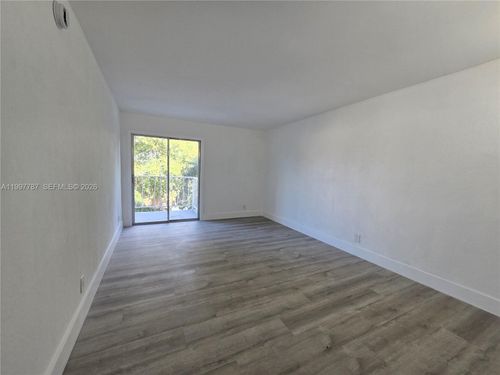 304e-4550 Nw 9th St, Miami, FL, 33126 | Card Image