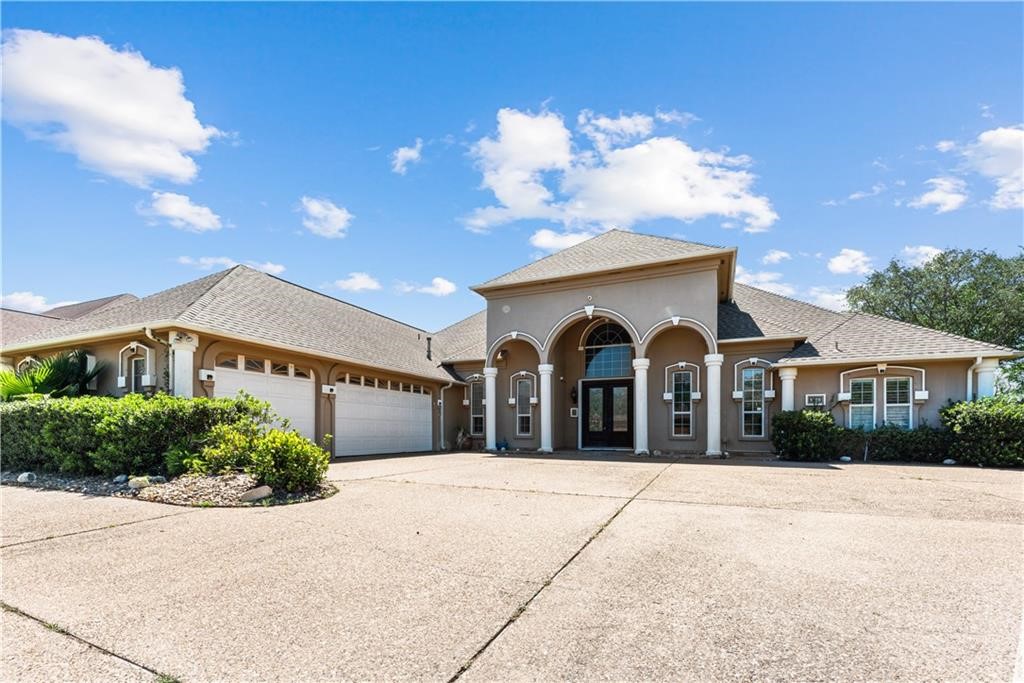 Villefranche Dr, Corpus Christi, TX 78414