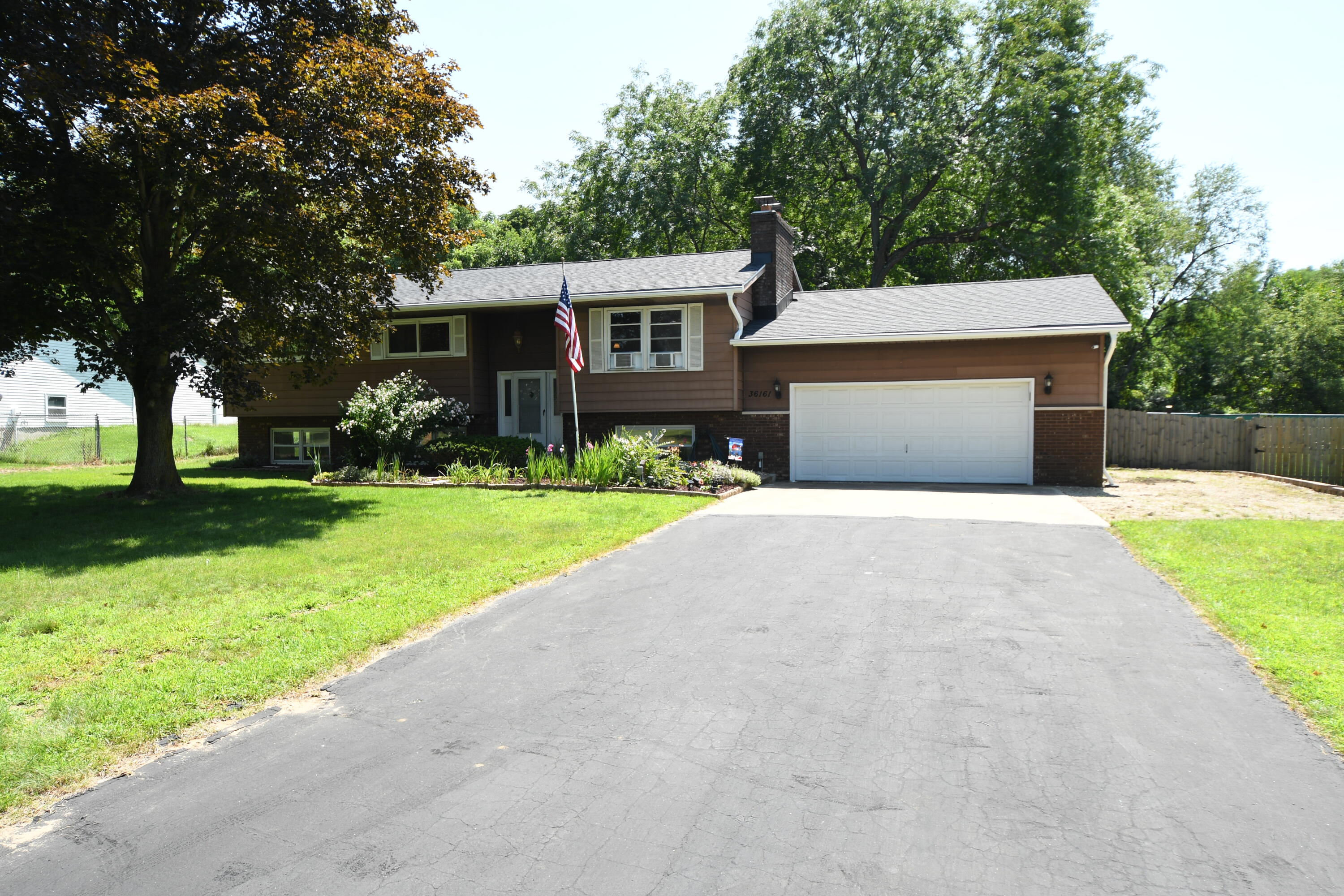 Valley Dr, Paw Paw, MI 49079
