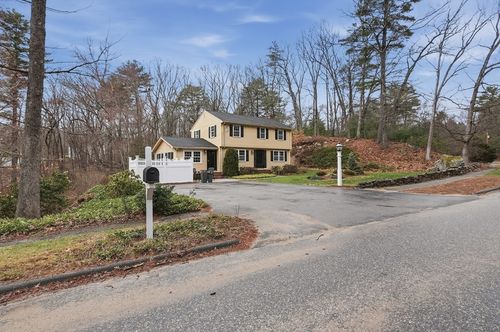 27 Marlboro Rd, Georgetown, MA, 01833-2211 | Card Image