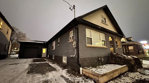 side-upper-5745 Stanley Ave, Niagara Falls, ON, L2G3X6 | Card Image