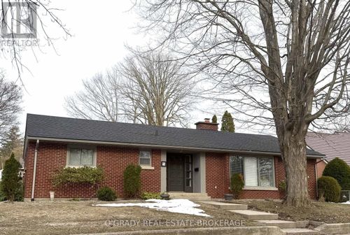 71 N Augusta Rd, Brockville, ON, K6V2X7 | Card Image