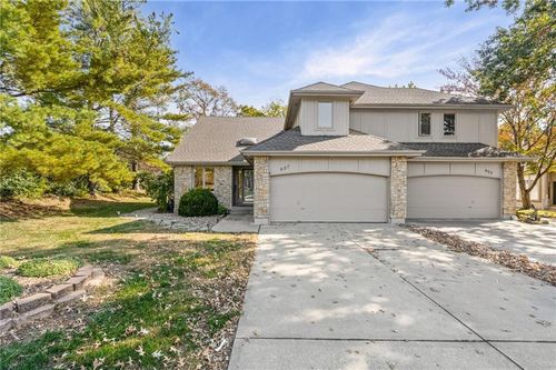 627 Nw Timberbrooke Dr, Lee's Summit, MO, 64081-2040 | Card Image