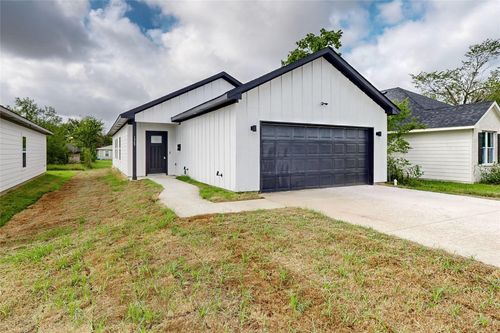 1307 E 11th Ave, Corsicana, TX, 75110-6854 | Card Image