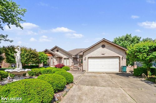 3940 Wayfarer Dr, Troy, MI, 48083-6418 | Card Image
