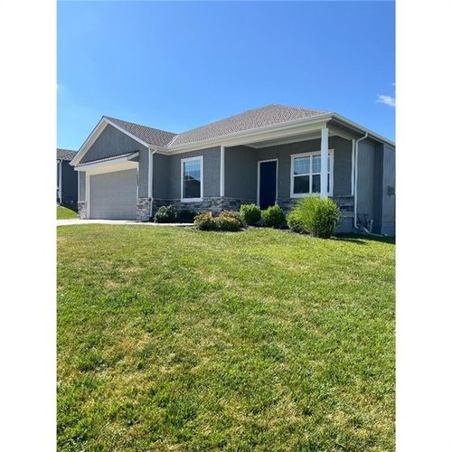15653 Lakeside Dr, Basehor, KS, 66007-8708 | Card Image