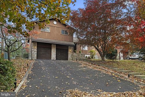 945 Manatawna Ave, PHILADELPHIA, PA, 19128-1133 | Card Image