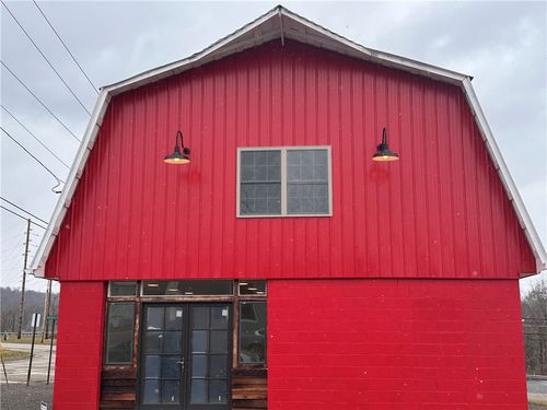 11 Clyde St, Ellwood City, PA, 16117-2452 | Card Image