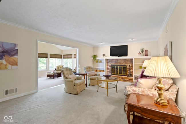Huge Great Room with Built-ins and Fireplace! | Image 17