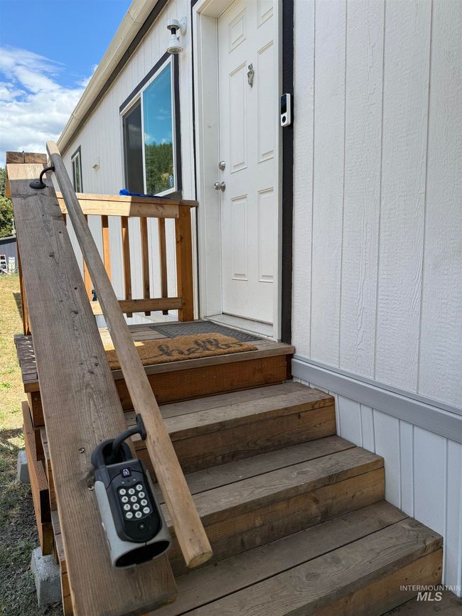 View of exterior entry | Image 20