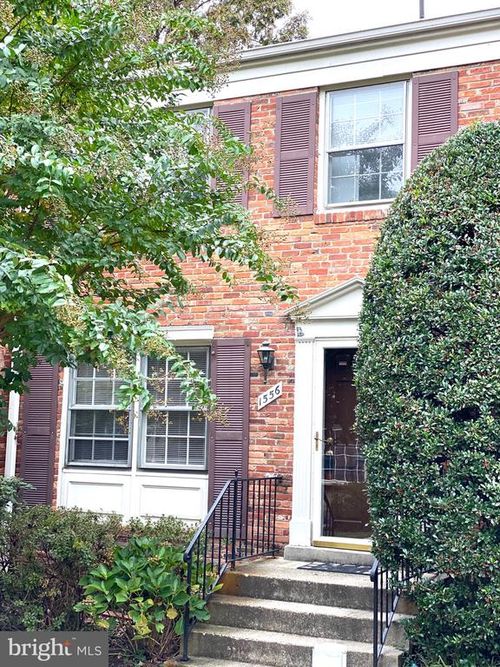 1556 Bruton Ct, MCLEAN, VA, 22101-4301 | Card Image