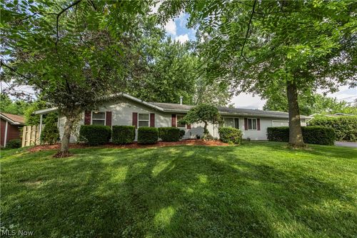 69 N Oakmont Dr, Northfield, OH, 44067-2711 | Card Image