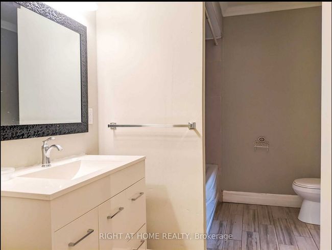UPPER - 8 Pluto Dr, House attached with 3 bedrooms, 1 bathrooms and 2 parking in Brampton ON | Image 14