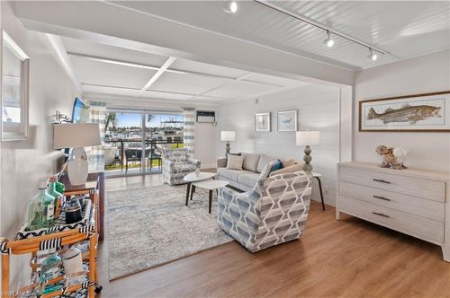 133134-900 Broad Ave S, NAPLES, FL, 34102-7319 | Card Image