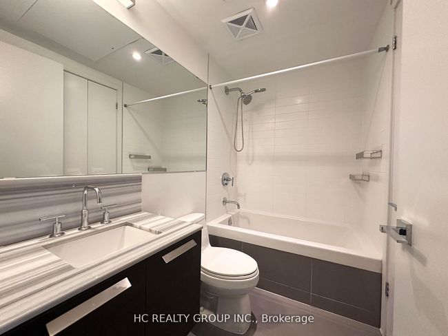 1706 - 57 St Joseph St, Condo with 2 bedrooms, 1 bathrooms and 1 parking in Toronto ON | Image 12