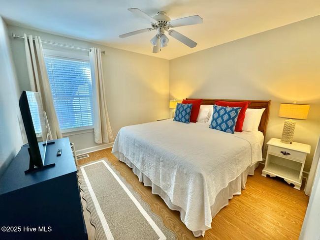 111 Ne 39 Th St, House other with 3 bedrooms, 2 bathrooms and 2 parking in Oak Island NC | Image 18
