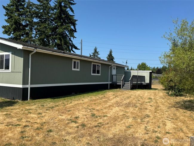 Large back yard | Image 36