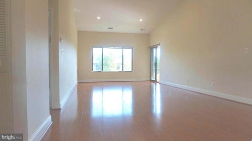 609-6060 California Cir, ROCKVILLE, MD, 20852-4822 | Card Image