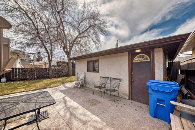 3816 Dover Ridge Drive Se, Home with 3 bedrooms, 1 bathrooms and 2 parking in Calgary AB | Image 40