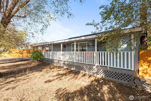 238 6th Ave Se, Soap Lake, WA, 98851-9179 | Card Image