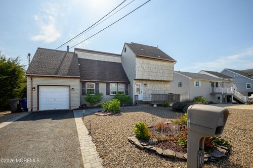 11 Sycamore Ln, Toms River, NJ, 08753-2542 | Card Image
