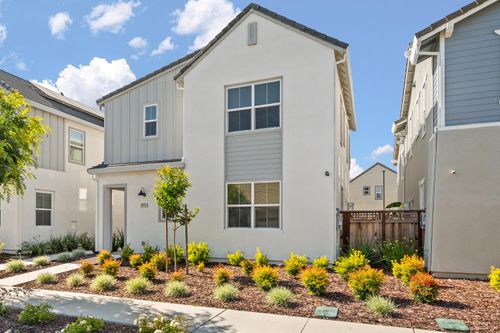2372 Garden Farms Ave, Lathrop, CA, 95330-8387 | Card Image