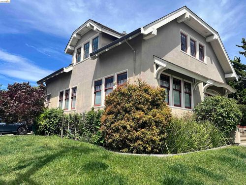 396 62nd St, Oakland, CA, 94618-1215 | Card Image