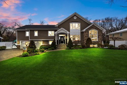 461 Arthur Ter, Paramus, NJ, 07652-4107 | Card Image