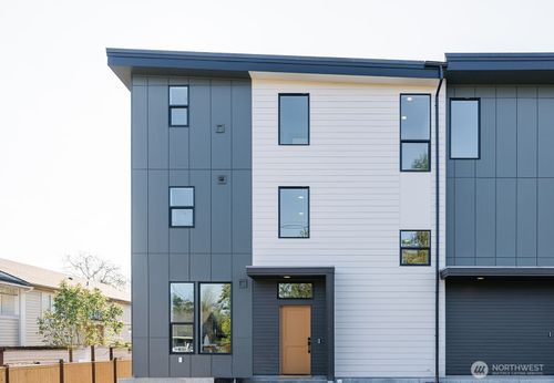 1-3003 S Dakota St, Seattle, WA, 98108-1620 | Card Image