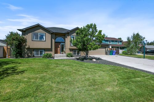 18017 N Lidgerwood Ct, Colbert, WA, 99005-9139 | Card Image