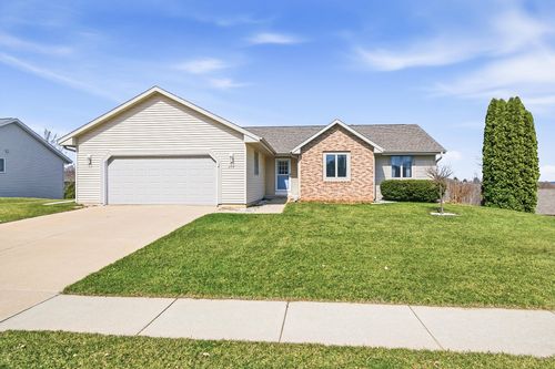 213 Wollet Dr, Fort Atkinson, WI, 53538-8847 | Card Image